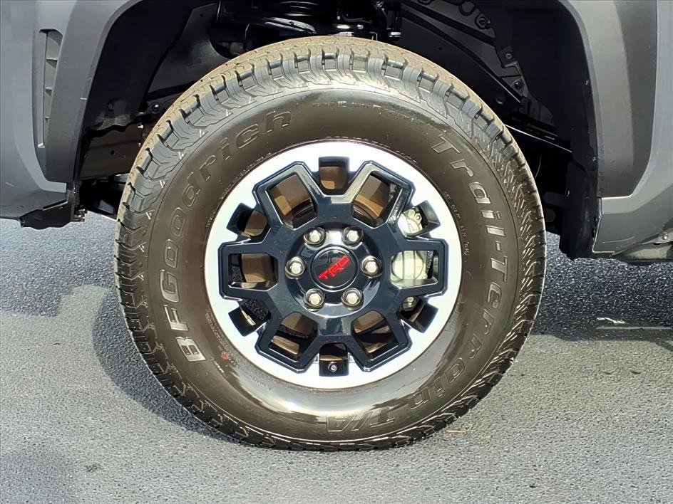 Certified 2025 Toyota Tacoma TRD Off-Road image 9