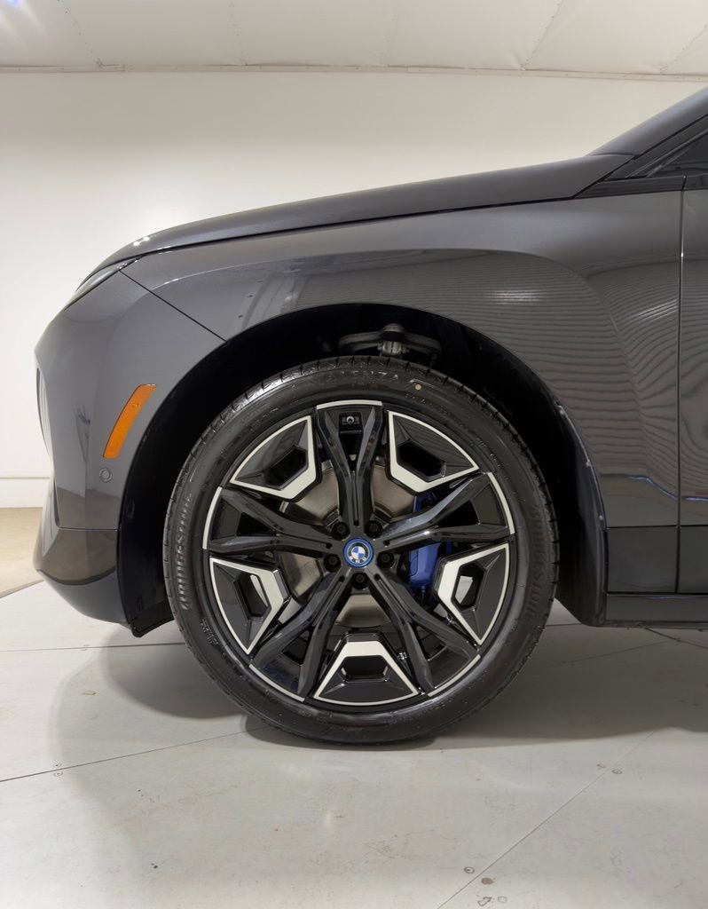 Used 2024 BMW iX xDrive50 w/ Sport Package AWD/4WD image 3