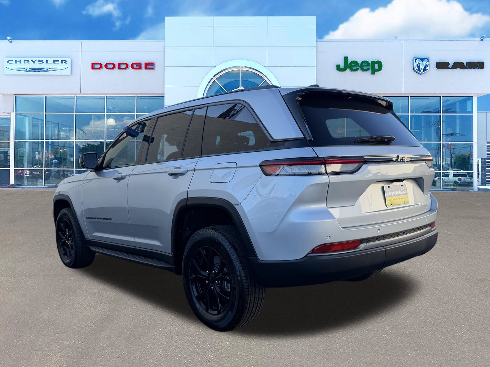 New 2026 Jeep Grand Cherokee Altitude RWD image 7