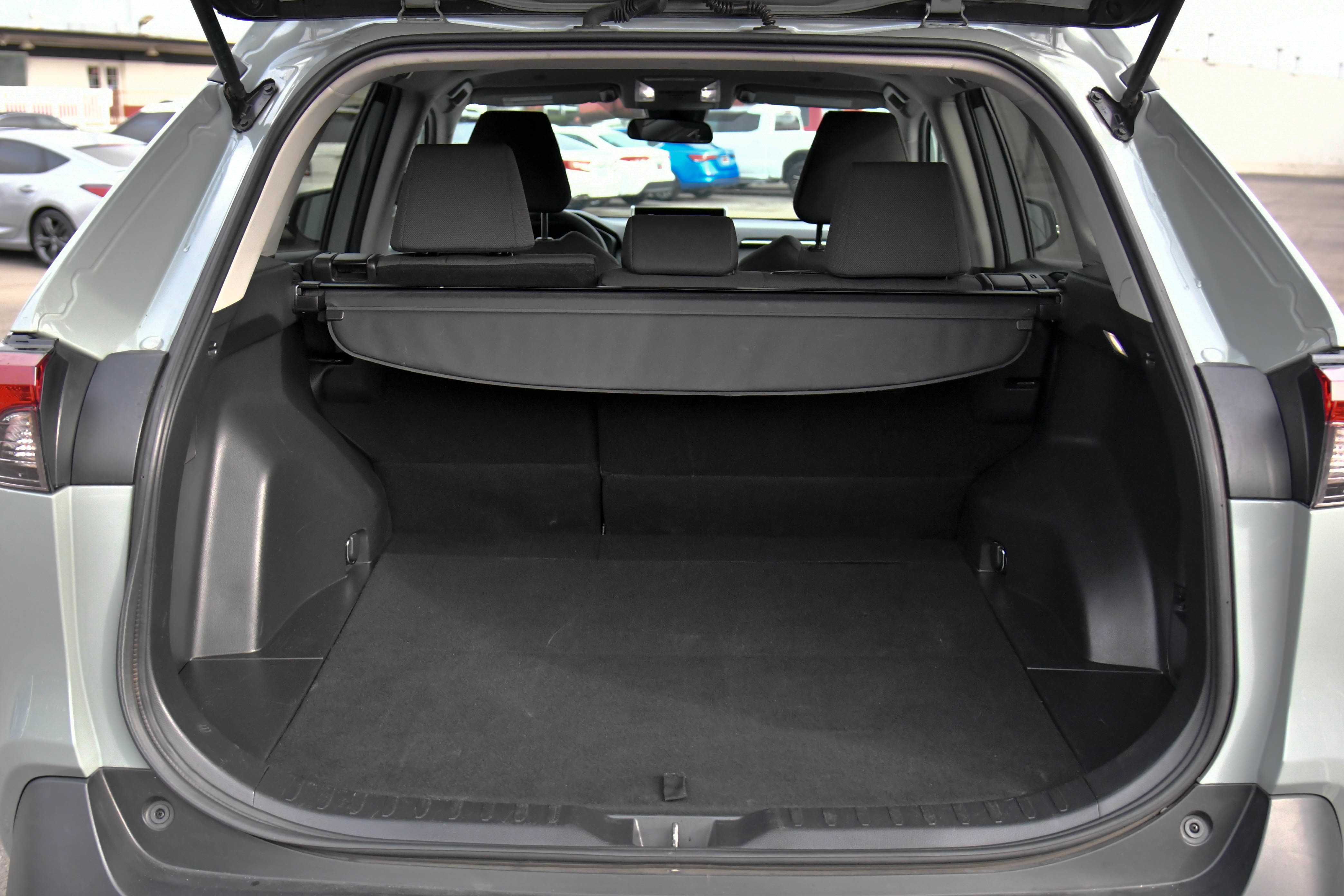 Used 2023 Toyota RAV4 XLE image 40