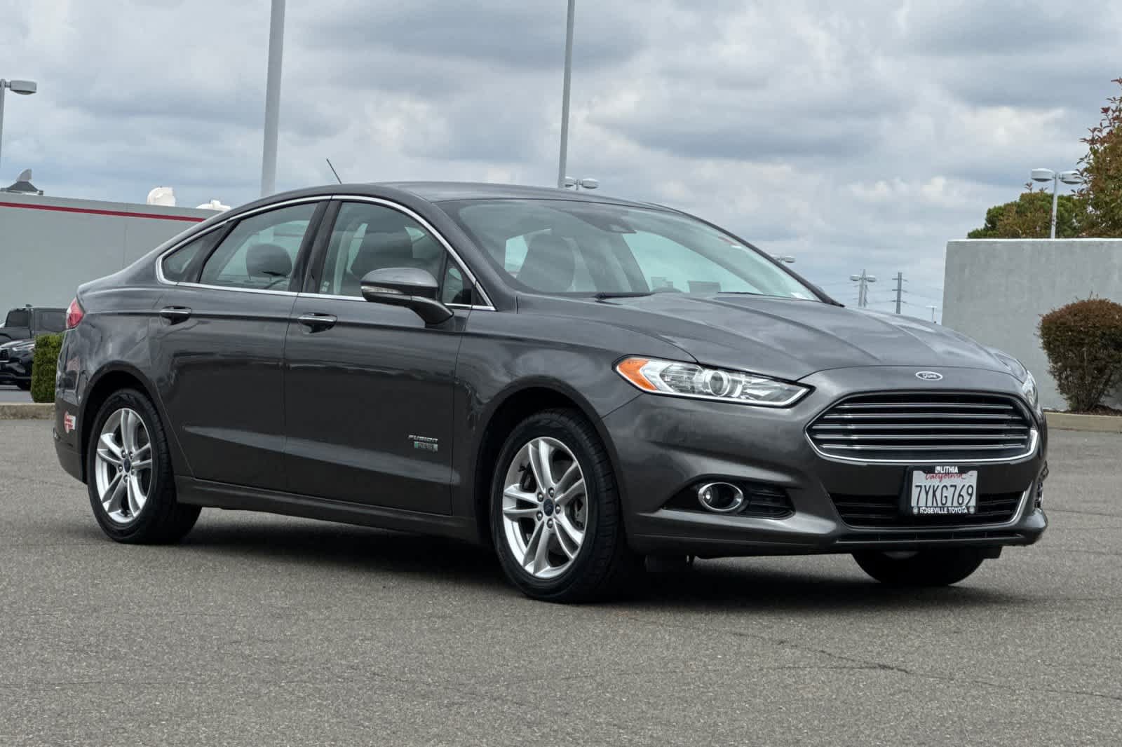 Used 2016 Ford Fusion Energi Titanium w/ Driver Assist Package FWD image 5