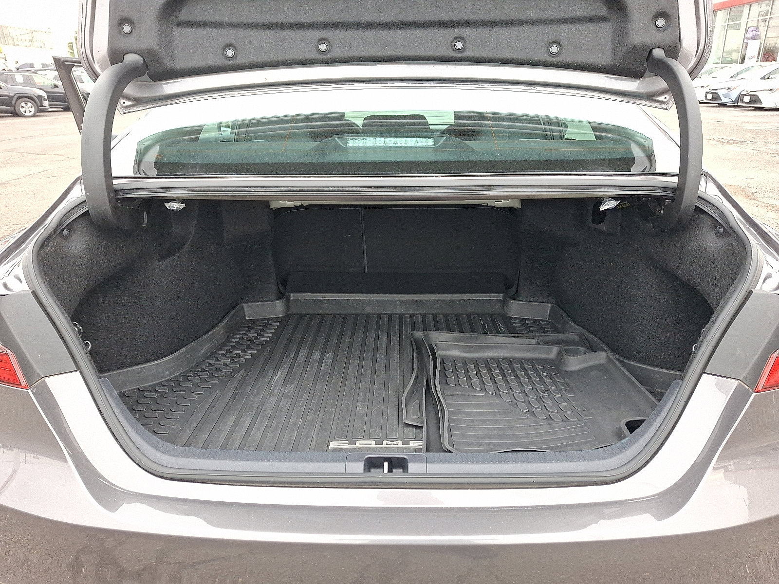 Used 2023 Toyota Camry LE image 29