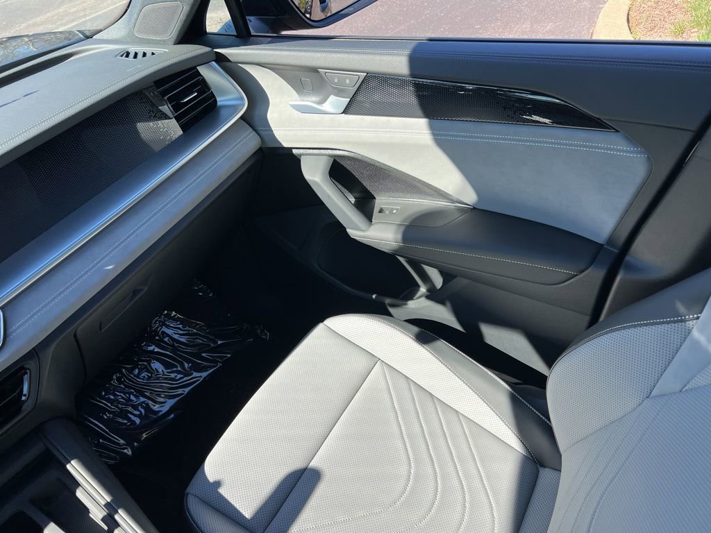 New 2026 Volkswagen Tiguan SE R-Line FWD image 26