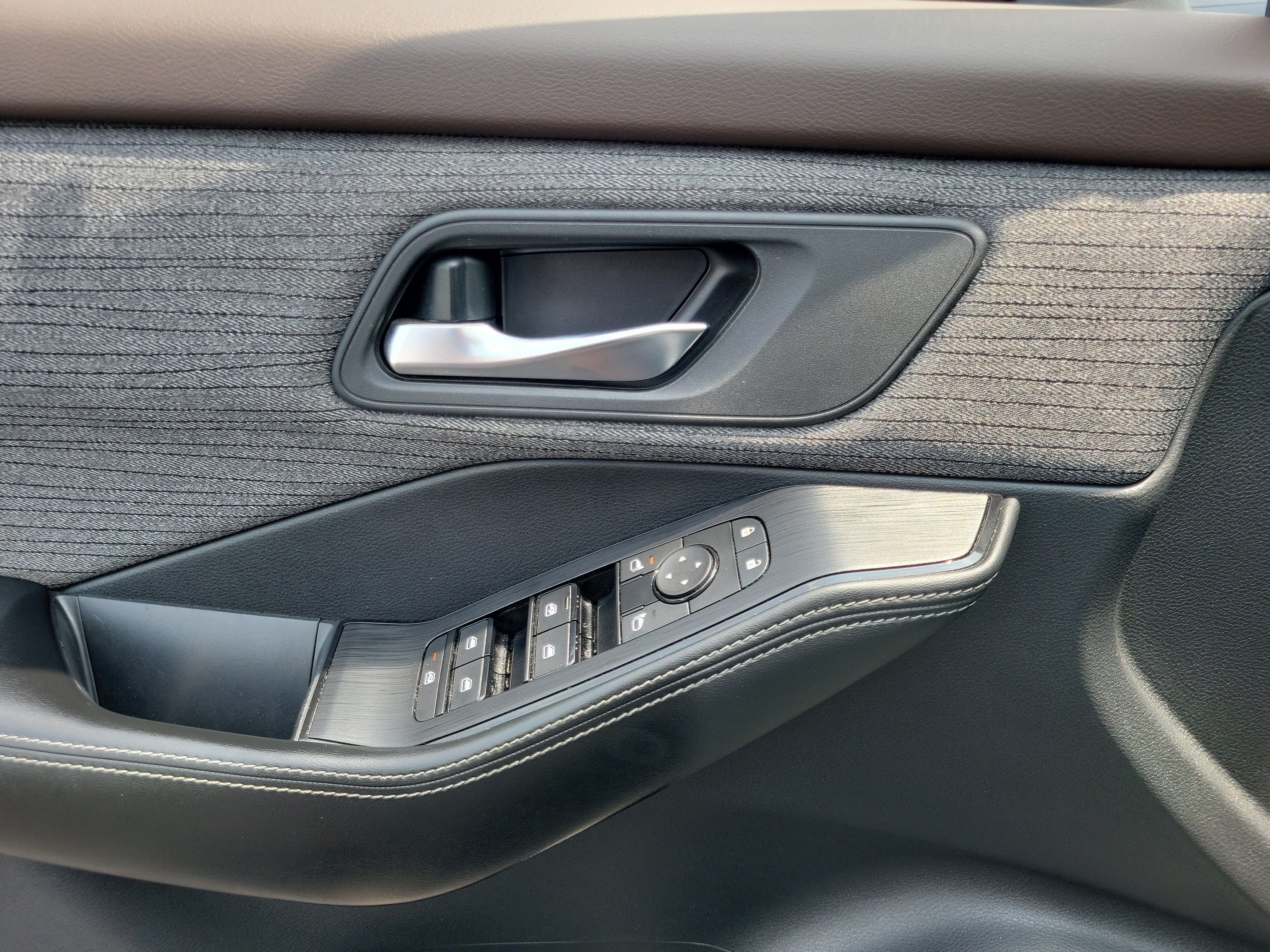 Certified 2023 Nissan Rogue SV AWD/4WD image 17