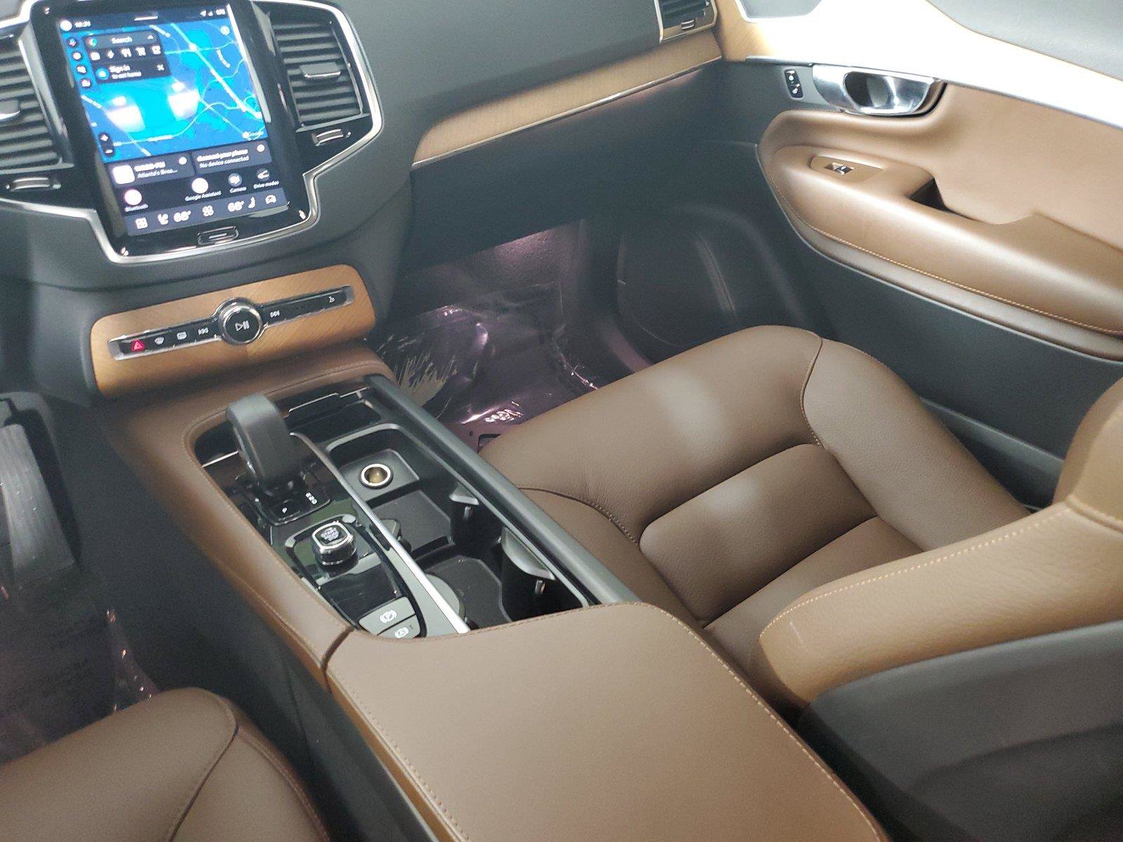 Certified 2024 Volvo XC90 T8 Plus AWD/4WD image 17
