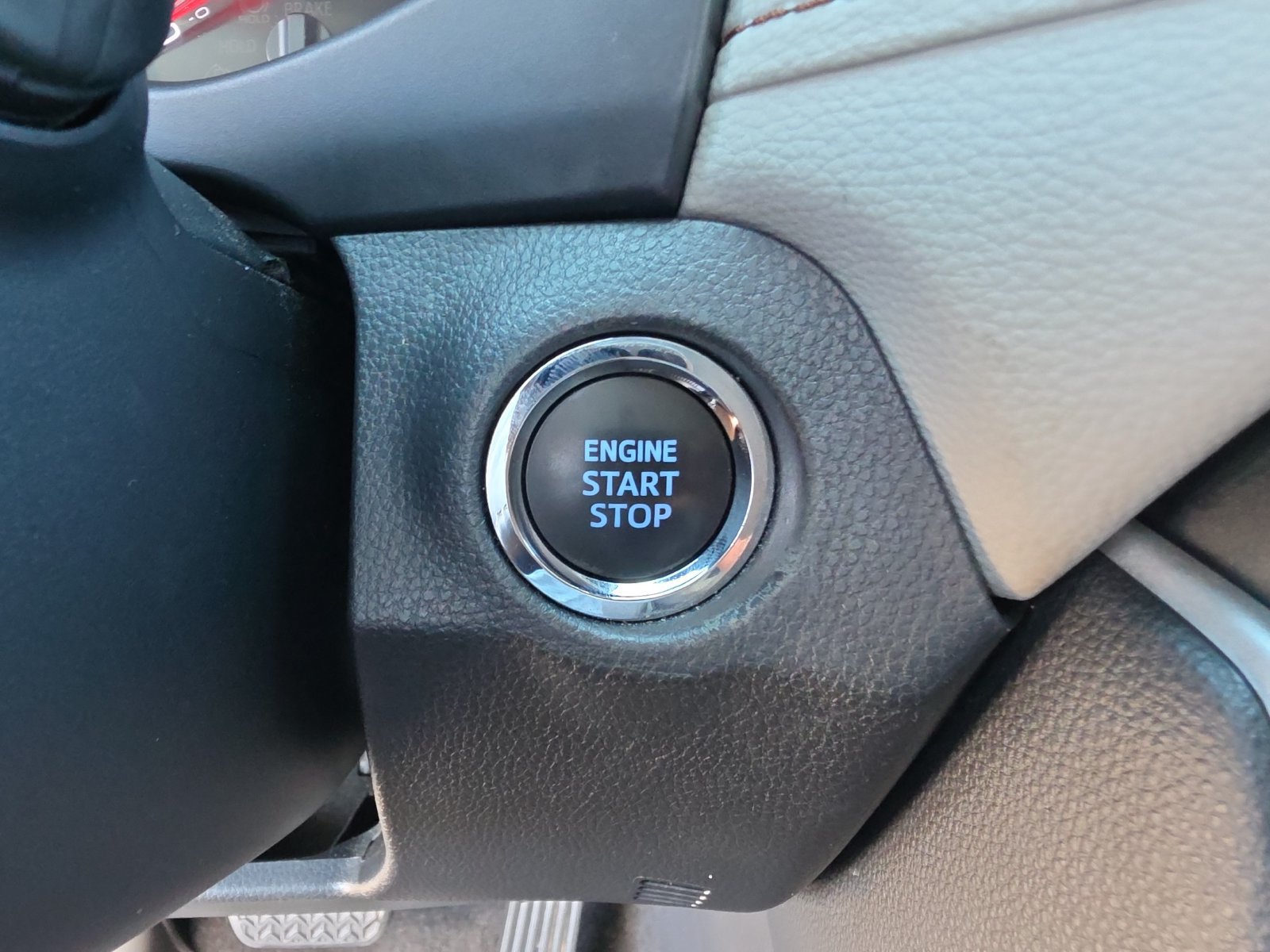 Used 2022 Toyota RAV4 XLE Premium AWD/4WD image 26