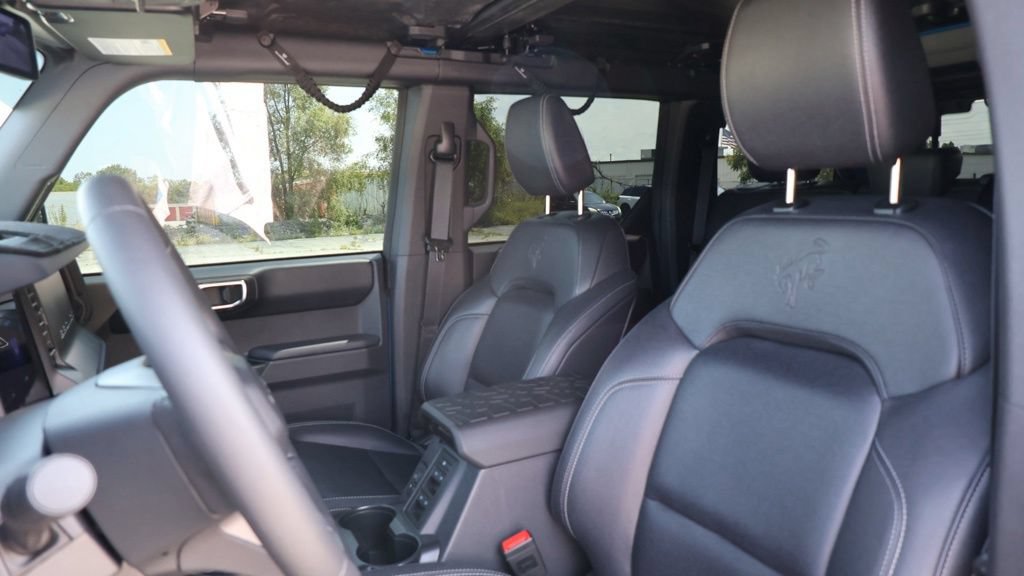 Used 2025 Ford Bronco Badlands AWD/4WD image 14