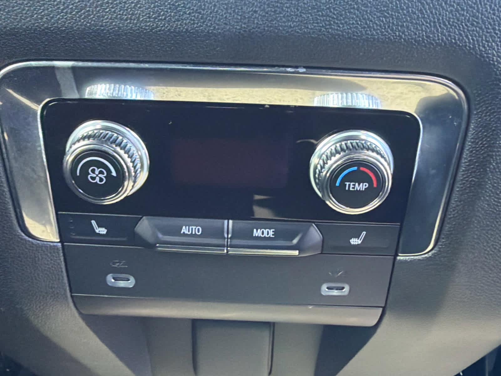 Certified 2022 GMC Yukon AT4 w/ Technology Package AWD/4WD image 30