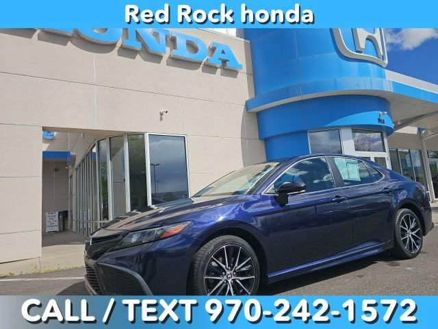 Used 2022 Toyota Camry SE FWD image 1