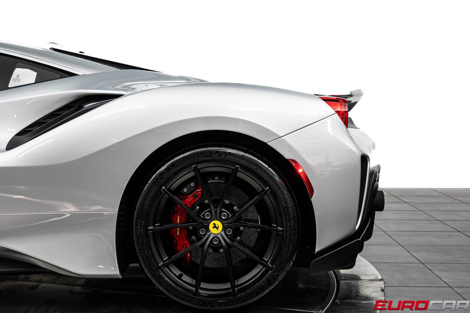 Used 2020 Ferrari 488 Pista *HUGE CARBON INTERIOR OPTIONS image 18