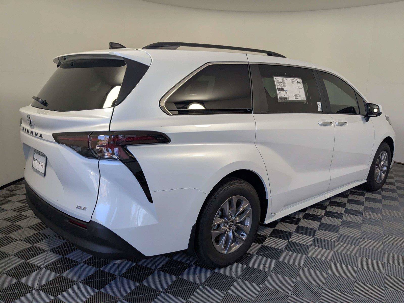 New 2026 Toyota Sienna XLE FWD image 4