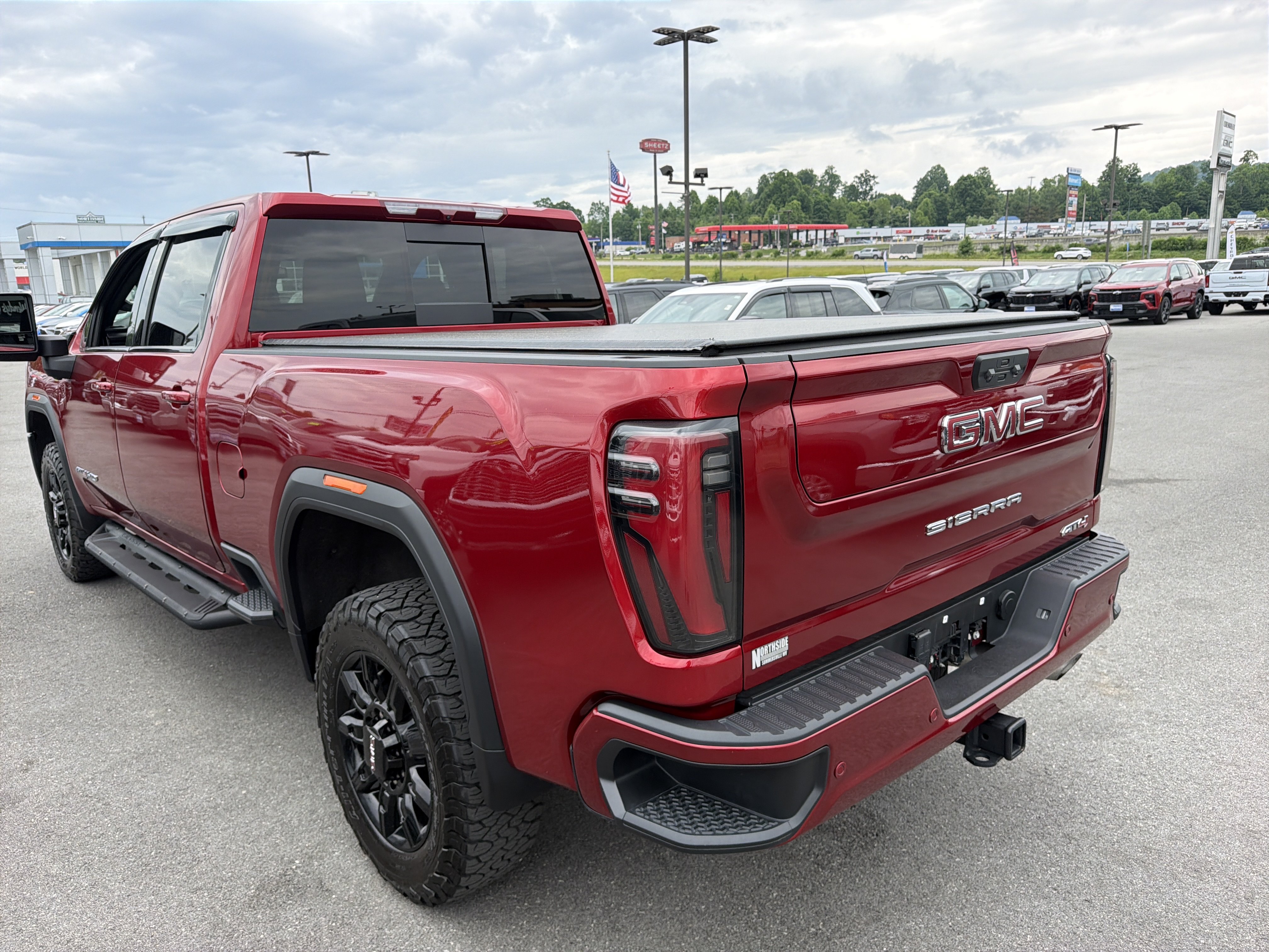 Used 2024 GMC Sierra 2500 AT4 w/ AT4 Preferred Package AWD/4WD image 8