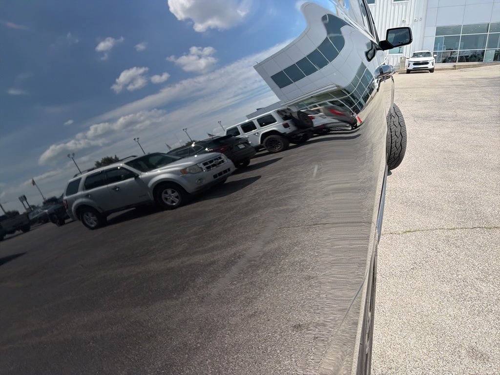 Used 2018 Chevrolet Suburban Premier AWD/4WD image 19