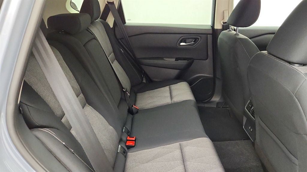 Used 2026 Nissan Rogue SV FWD image 40