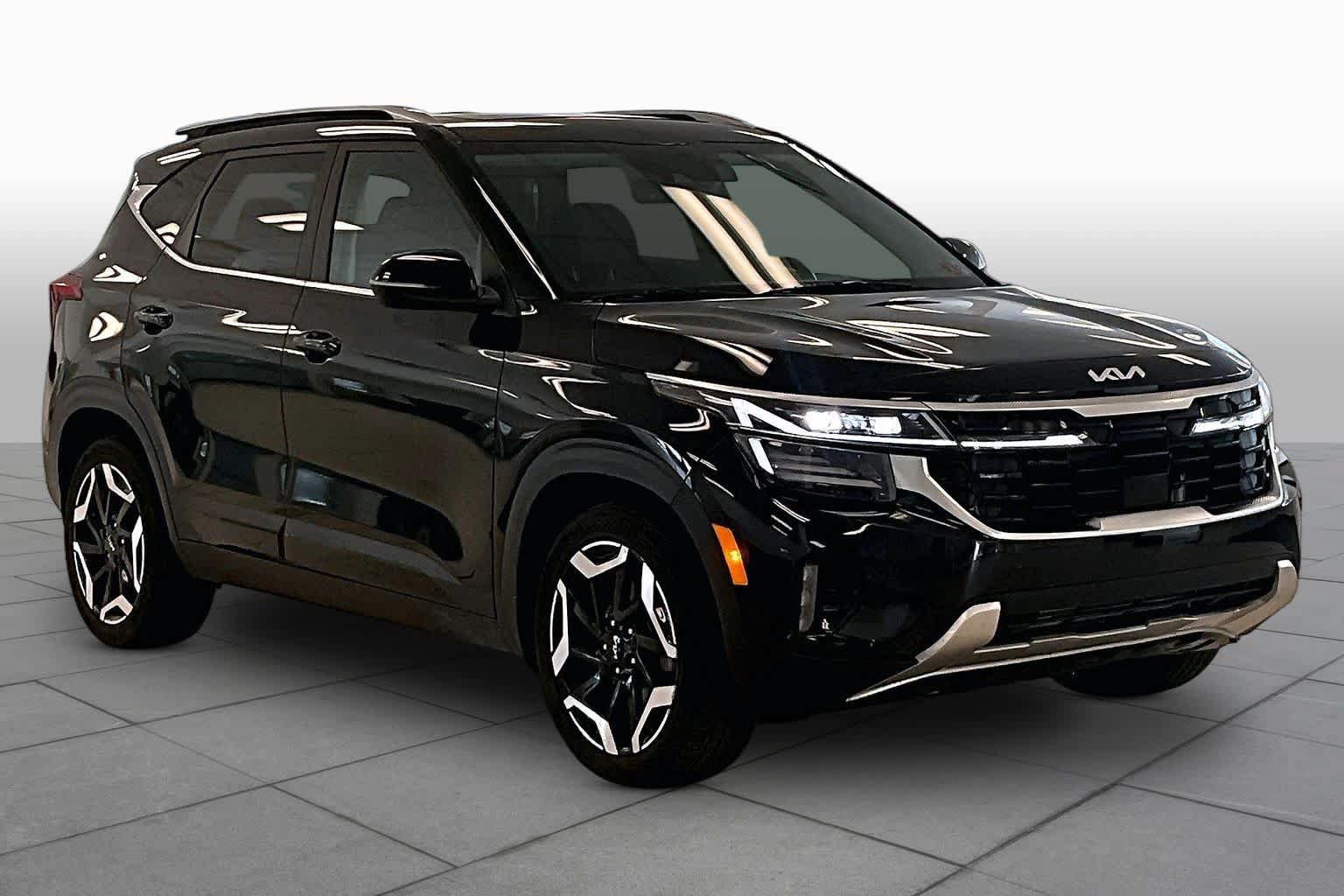Used 2024 Kia Seltos SX w/ SX Sunroof Package AWD/4WD image 2