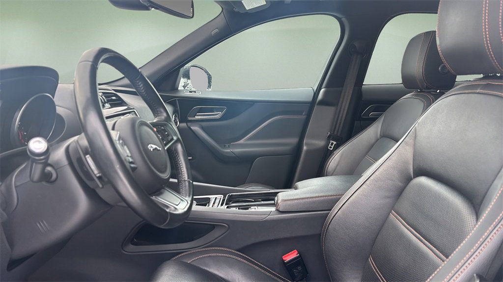 Used 2018 Jaguar F-PACE Prestige image 13