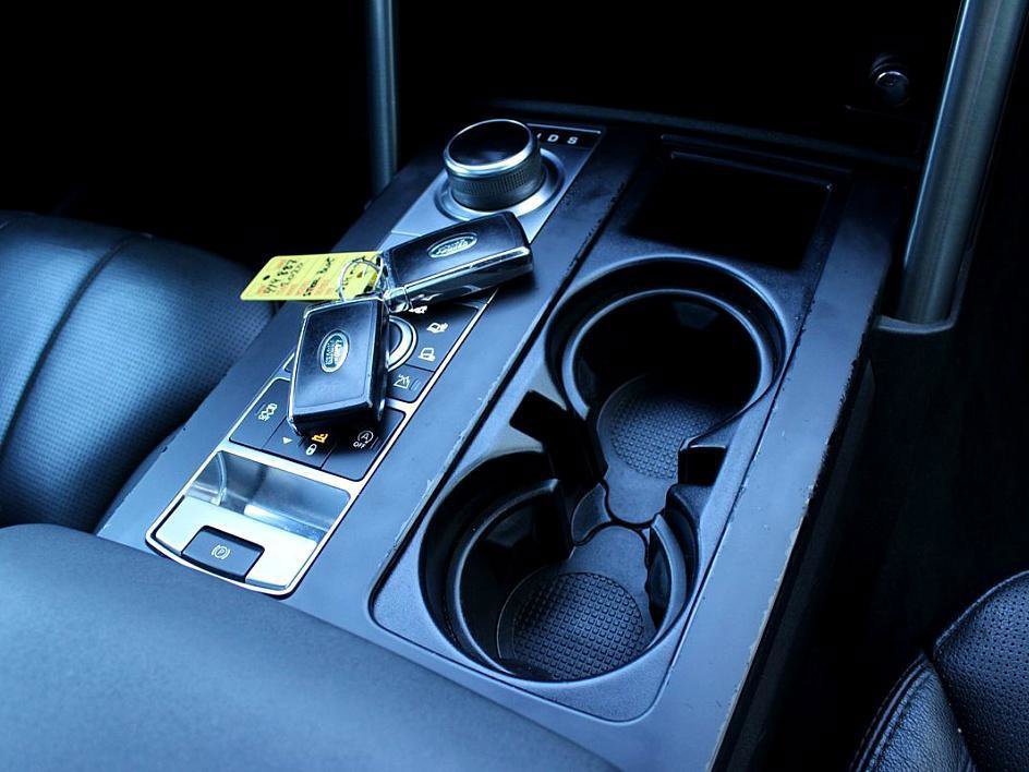 Used 2020 Land Rover Discovery Landmark image 25