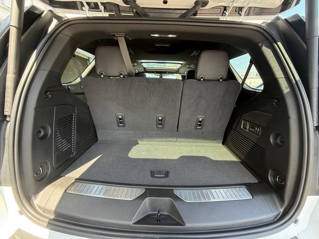 Used 2022 Chevrolet Tahoe RST w/ Luxury Package AWD/4WD image 27