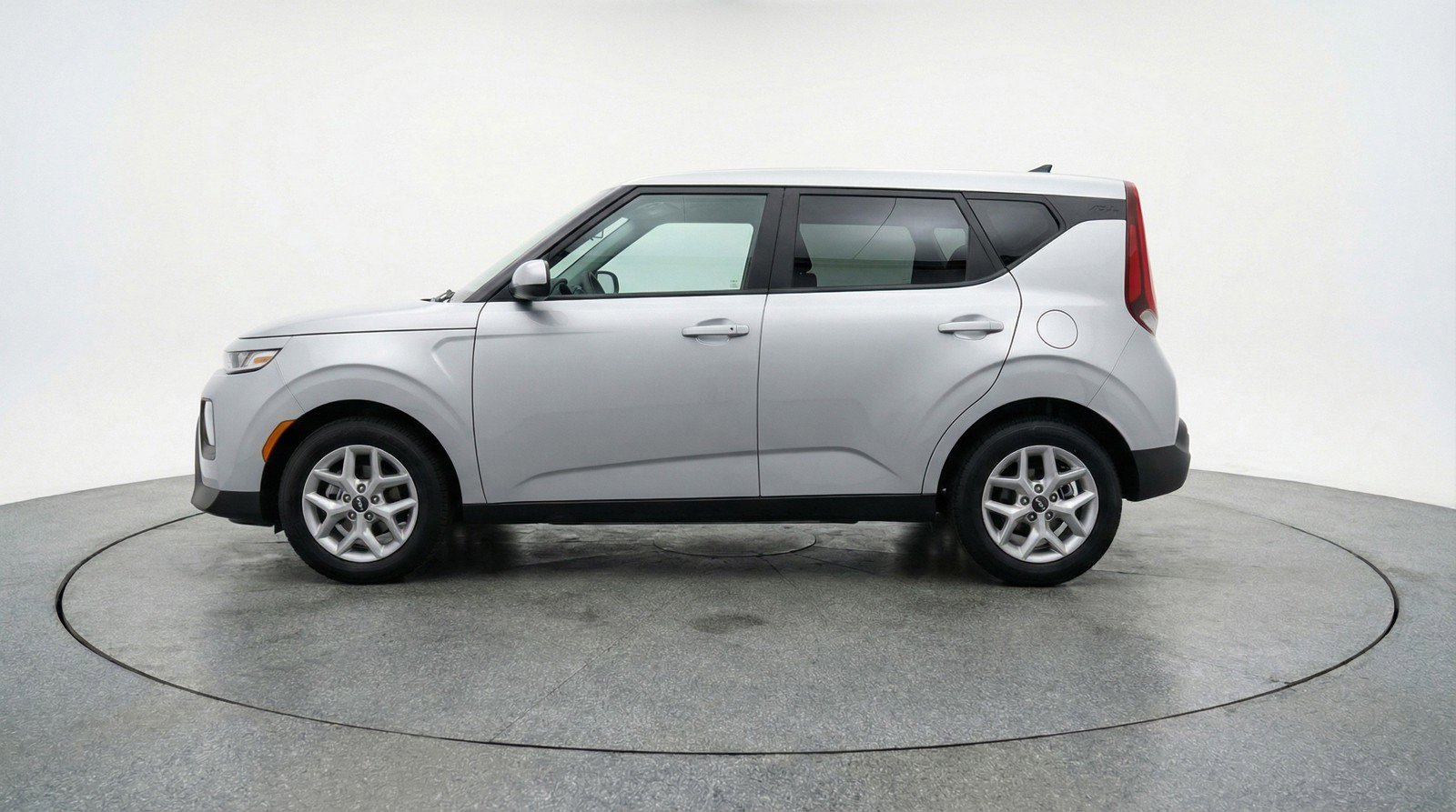 Used 2025 Kia Soul LX w/ LX Technology Package FWD image 5