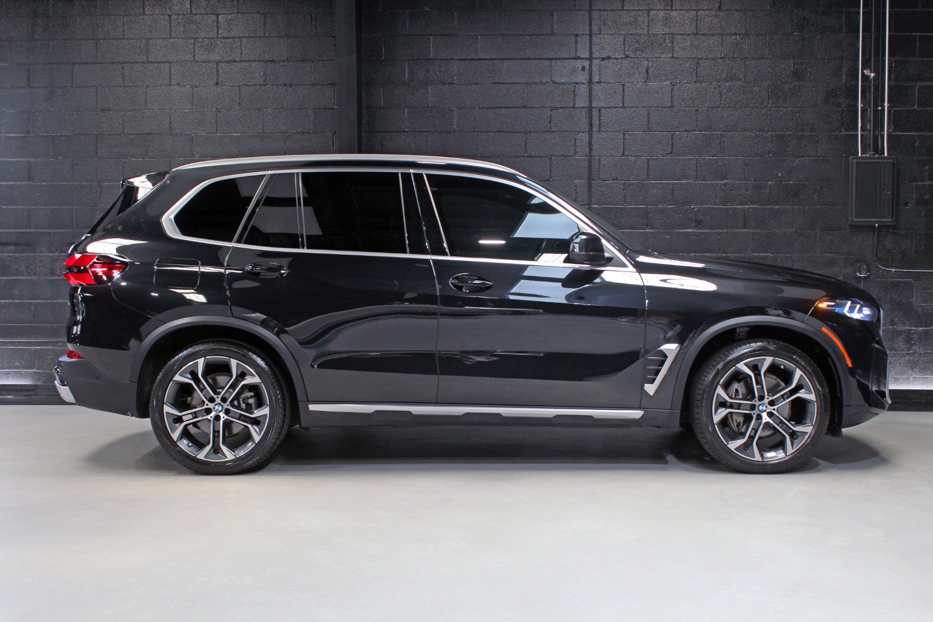 Used 2024 BMW X5 sDrive40i w/ Premium Package RWD image 15