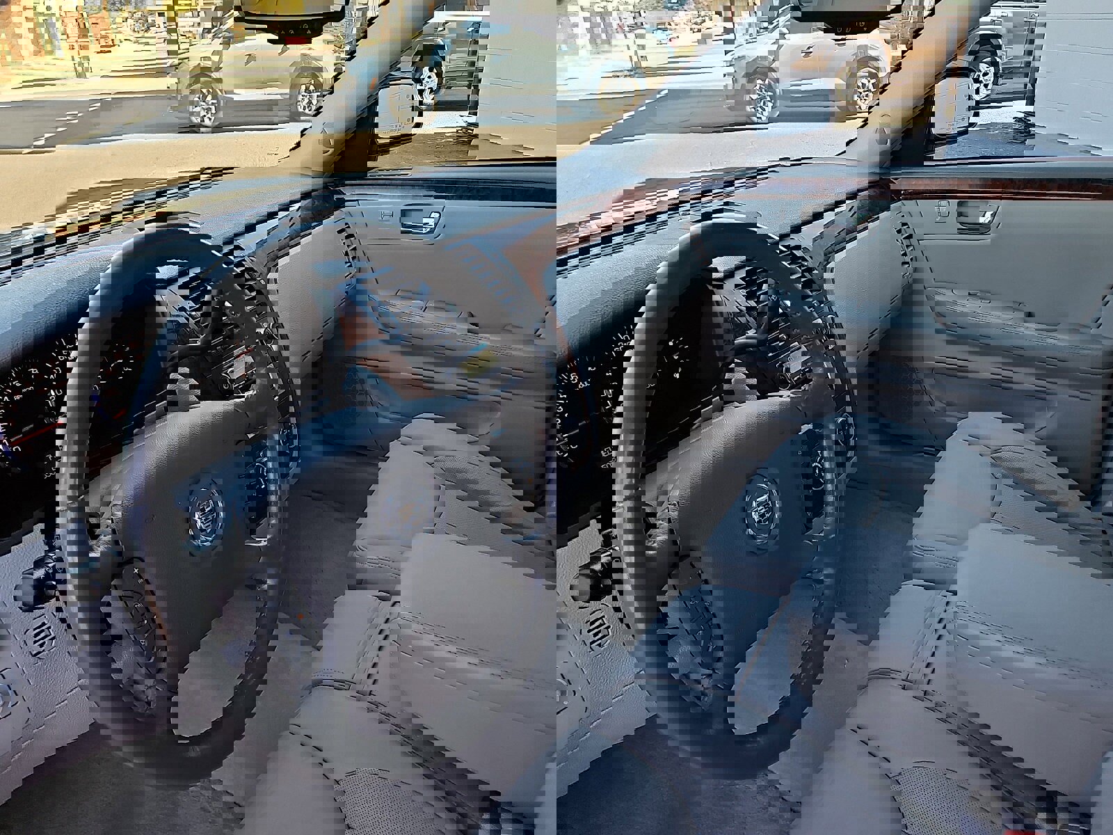 Used 2006 Cadillac DTS w/ Sun And Sound Package image 9