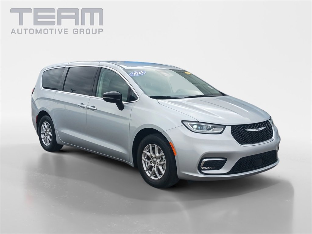 Used 2024 Chrysler Pacifica Touring-L