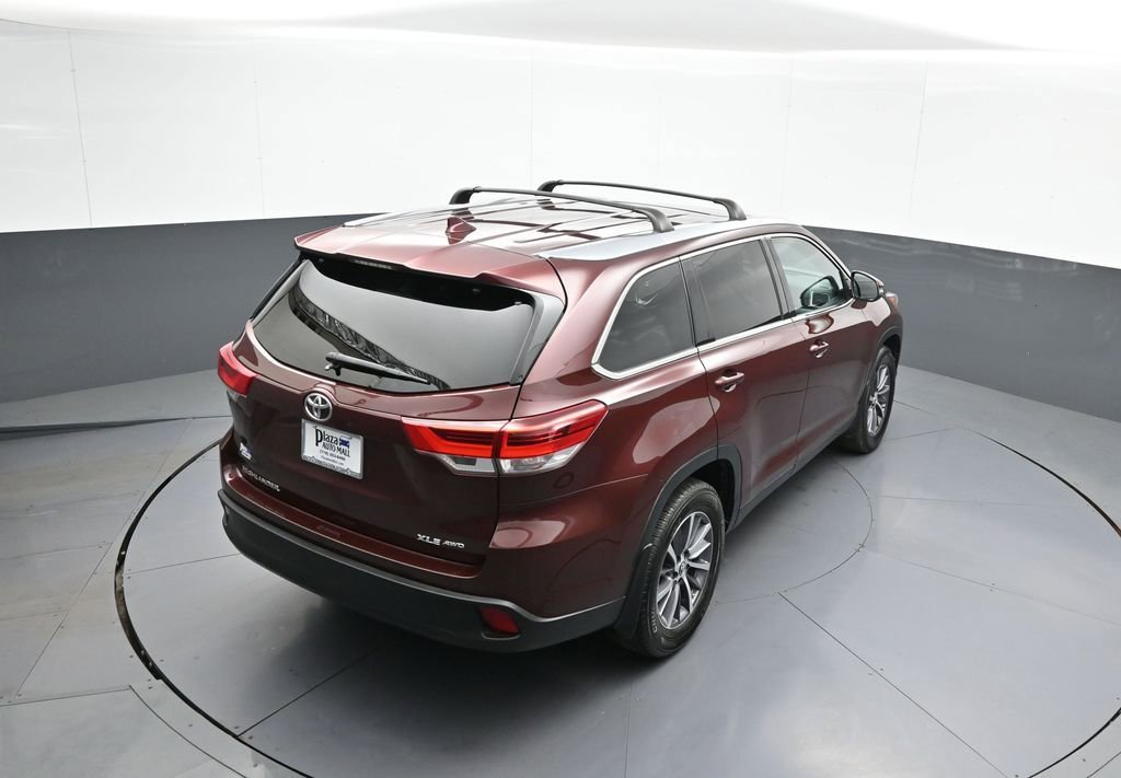 Certified 2019 Toyota Highlander XLE AWD/4WD image 40