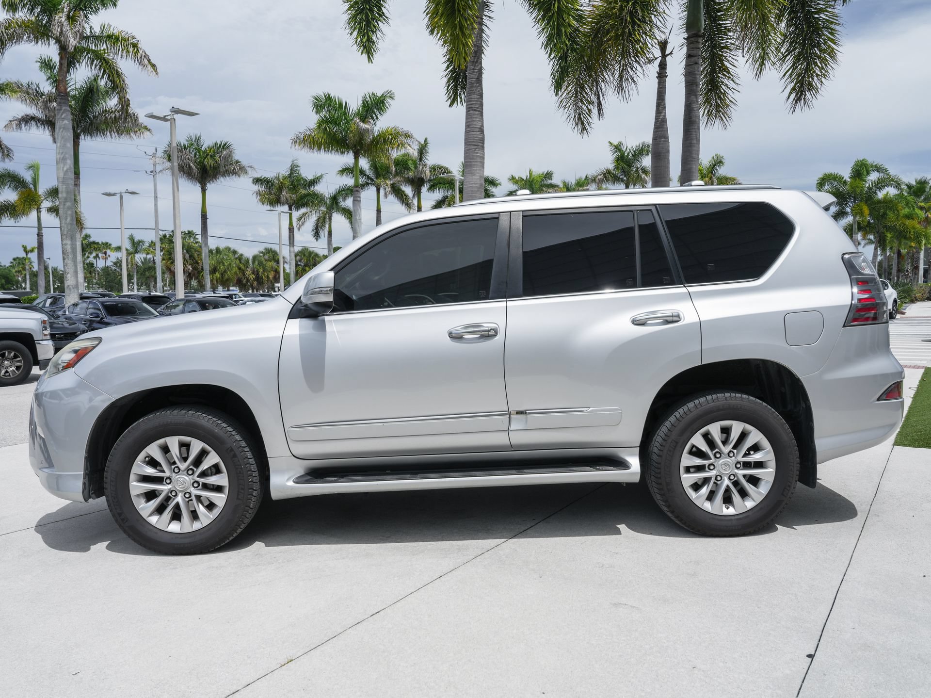 Used 2014 Lexus GX 460 w/ Premium Package AWD/4WD image 7