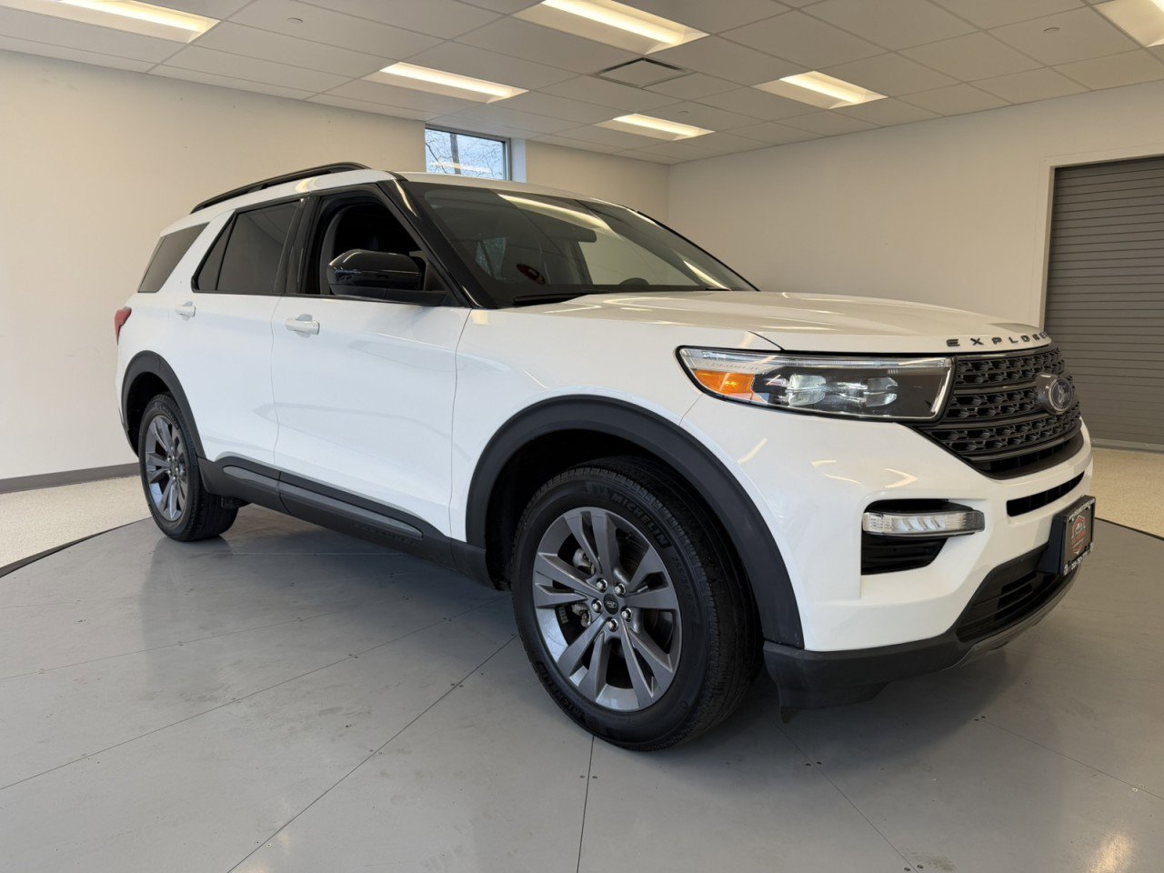Used 2022 Ford Explorer XLT w/ Equipment Group 202A AWD/4WD image 60