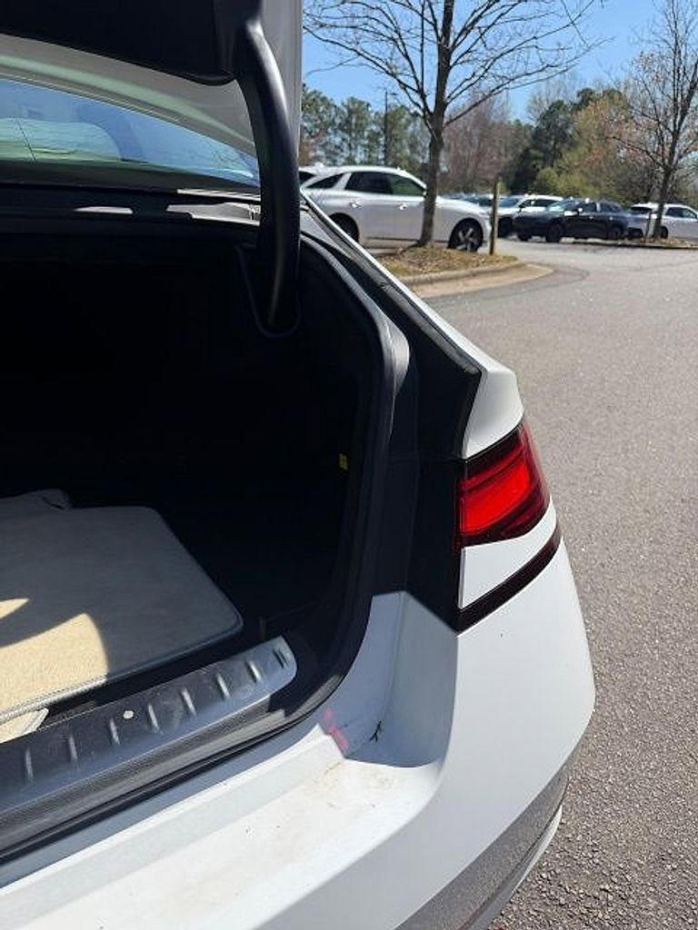 Used 2025 Genesis G90 3.5T image 10