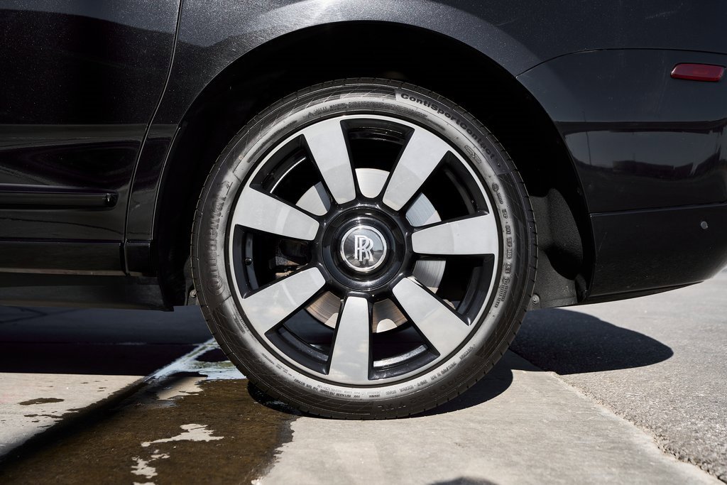 Used 2019 Rolls-Royce Cullinan image 18