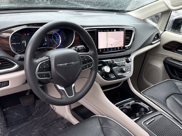 Used 2023 Chrysler Pacifica Limited FWD image 16