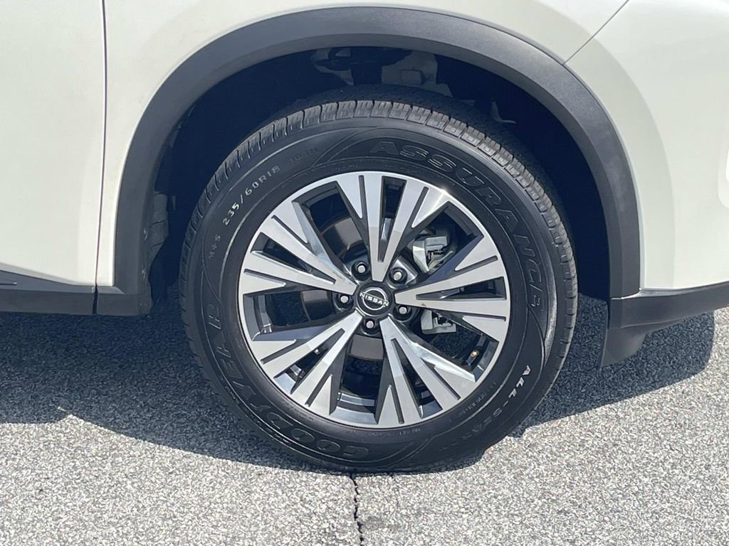 Used 2023 Nissan Rogue SV image 10