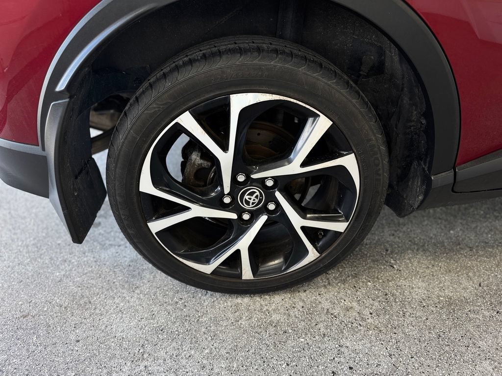 Used 2018 Toyota C-HR XLE FWD image 22