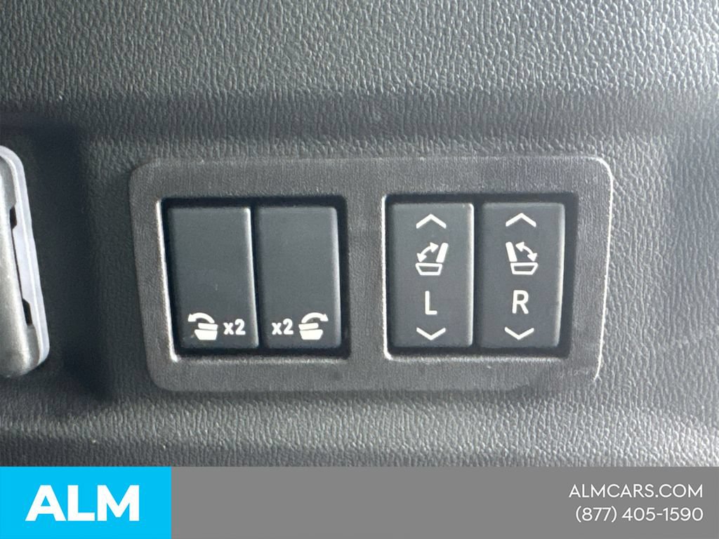 Used 2025 GMC Yukon Elevation w/ Elevation Premium Package AWD/4WD image 21