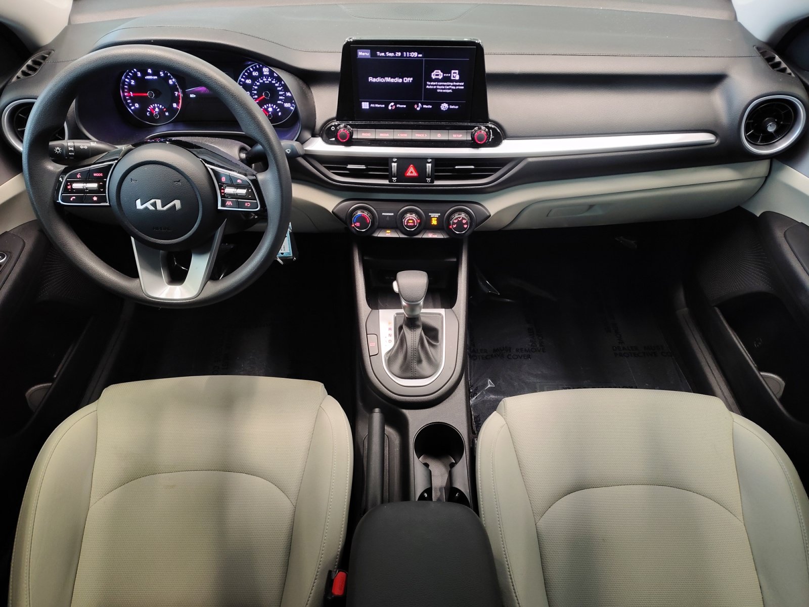 Used 2023 Kia Forte LXS w/ LXS Technology Package FWD image 3