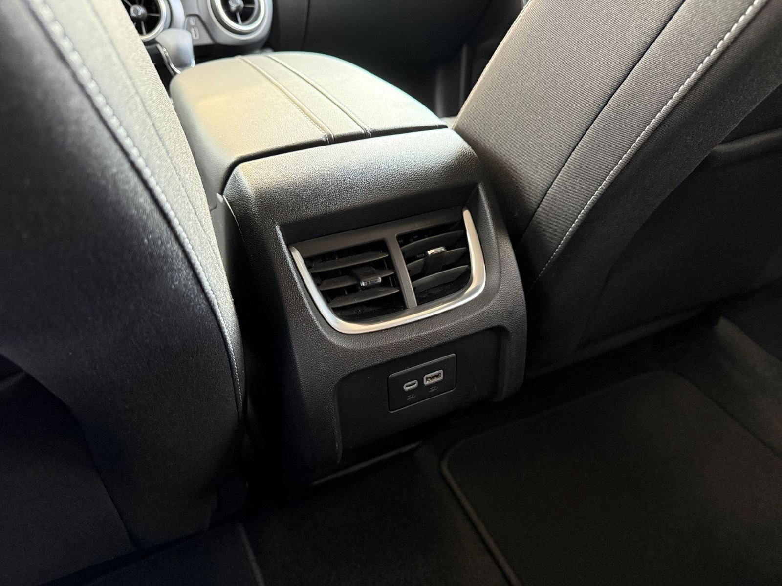 Used 2025 Chevrolet Blazer LT FWD image 23