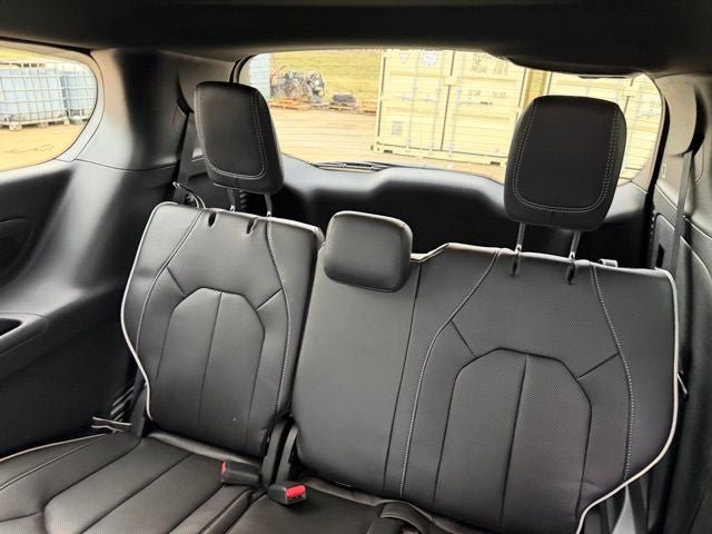 New 2026 Chrysler Pacifica Limited w/ S Appearance Package FWD image 12