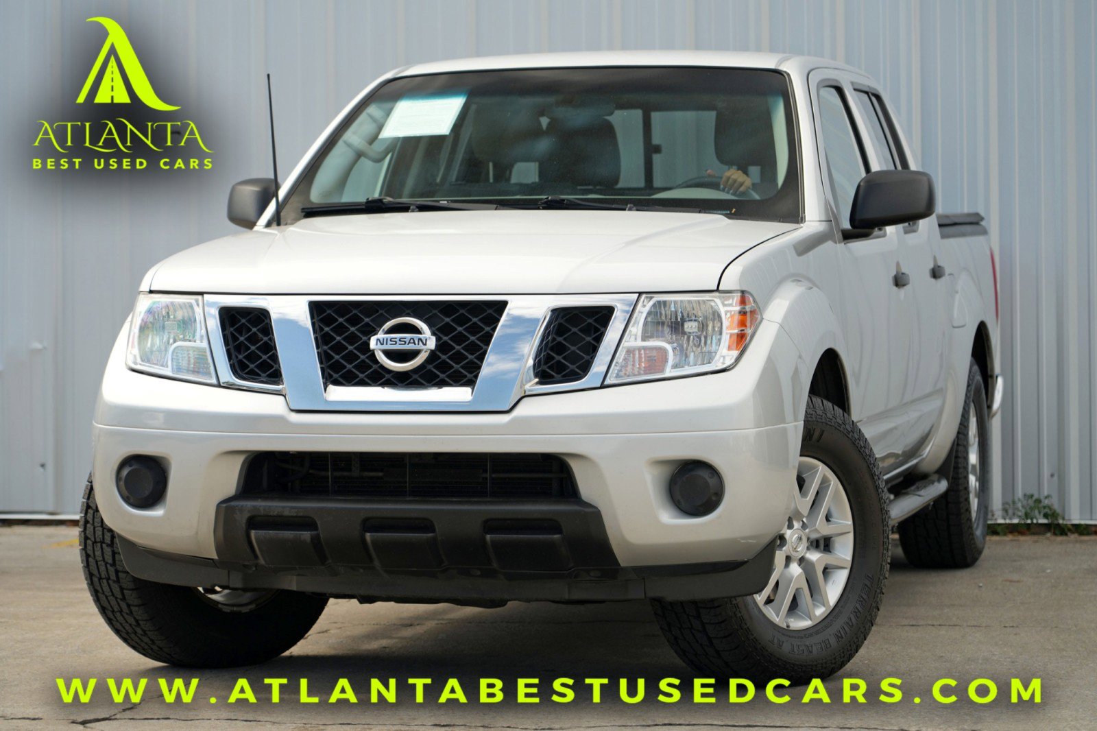 Used 2019 Nissan Frontier SV image 1