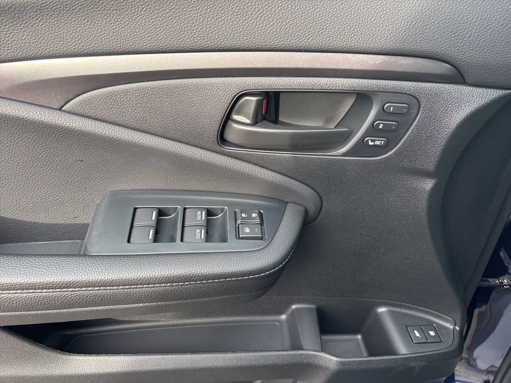 Used 2023 Honda Passport EX-L image 25