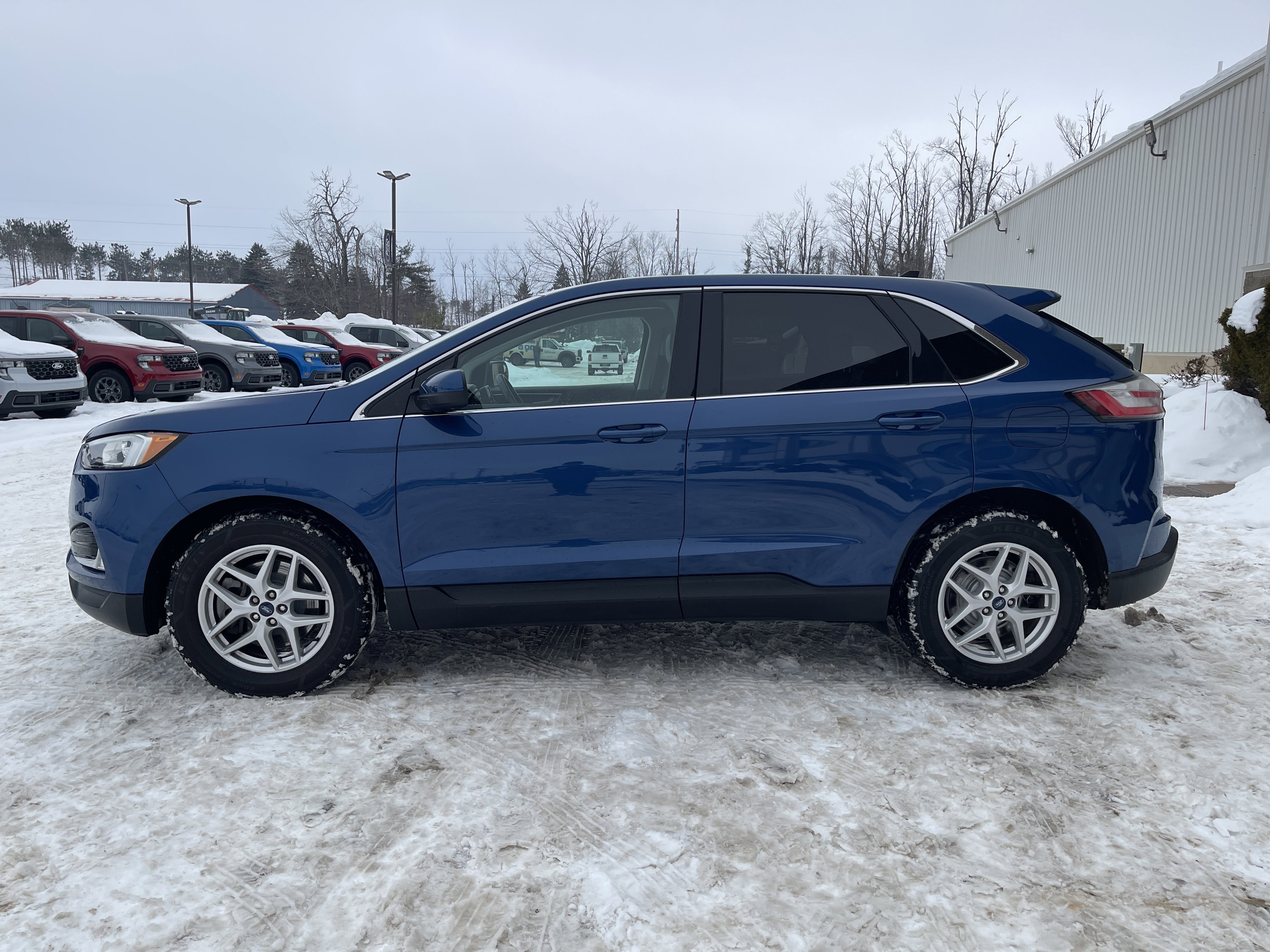 Used 2021 Ford Edge SEL w/ Convenience Package image 6