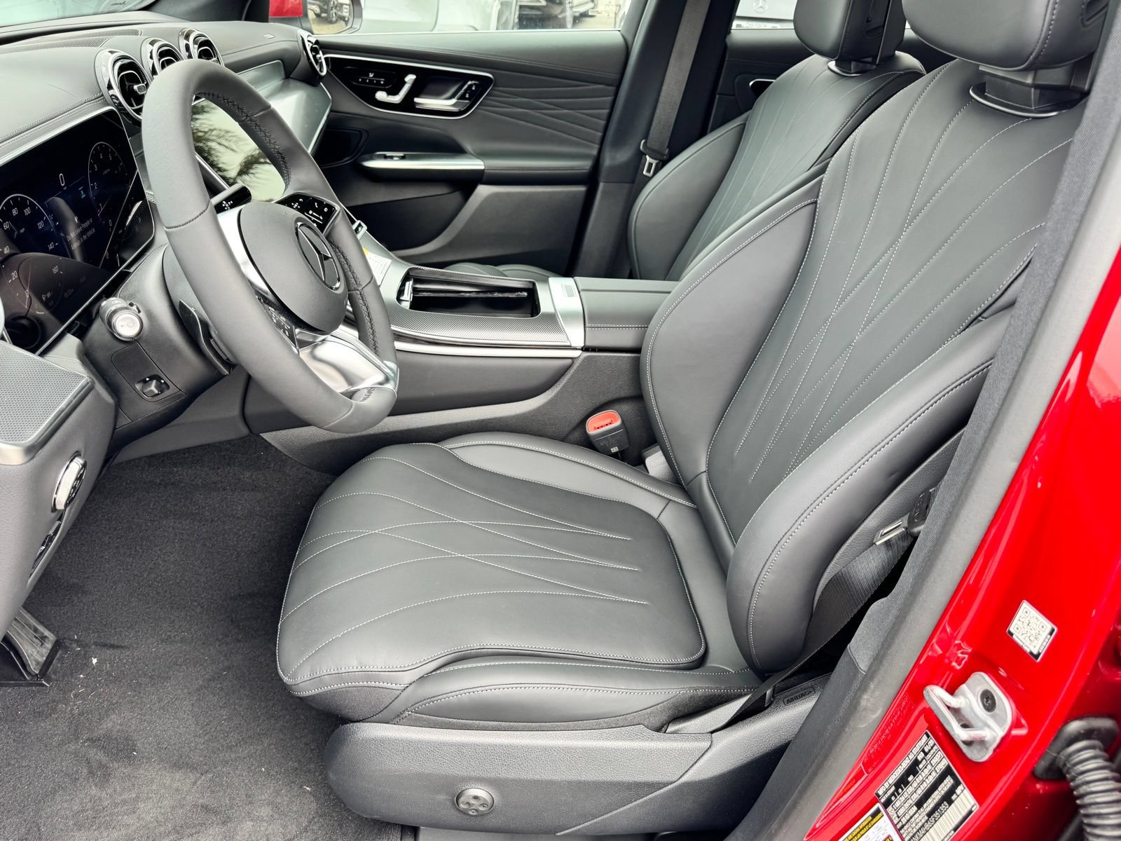 Used 2025 Mercedes-Benz GLC 300 4MATIC image 20