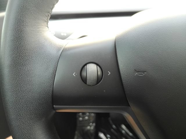 Used 2021 Tesla Model Y Long Range AWD/4WD image 36