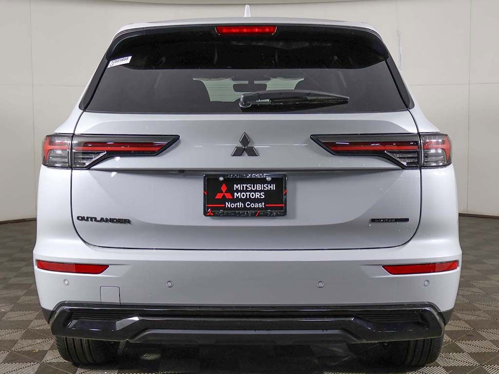 New 2026 Mitsubishi Outlander LE FWD image 12