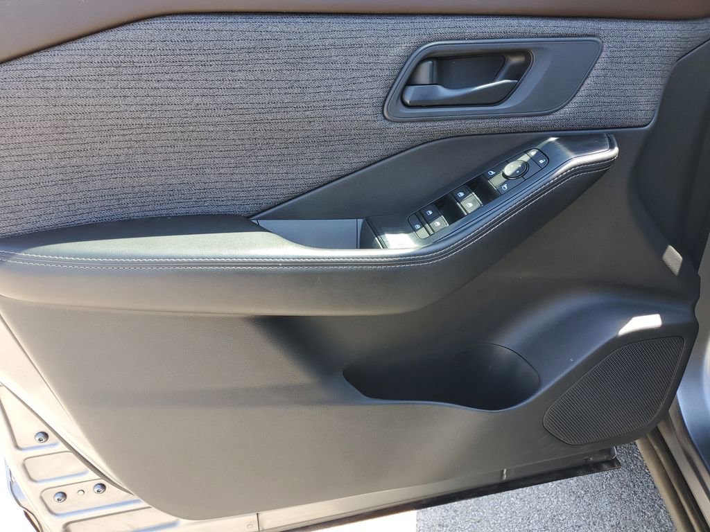 Used 2021 Nissan Rogue S AWD/4WD image 19