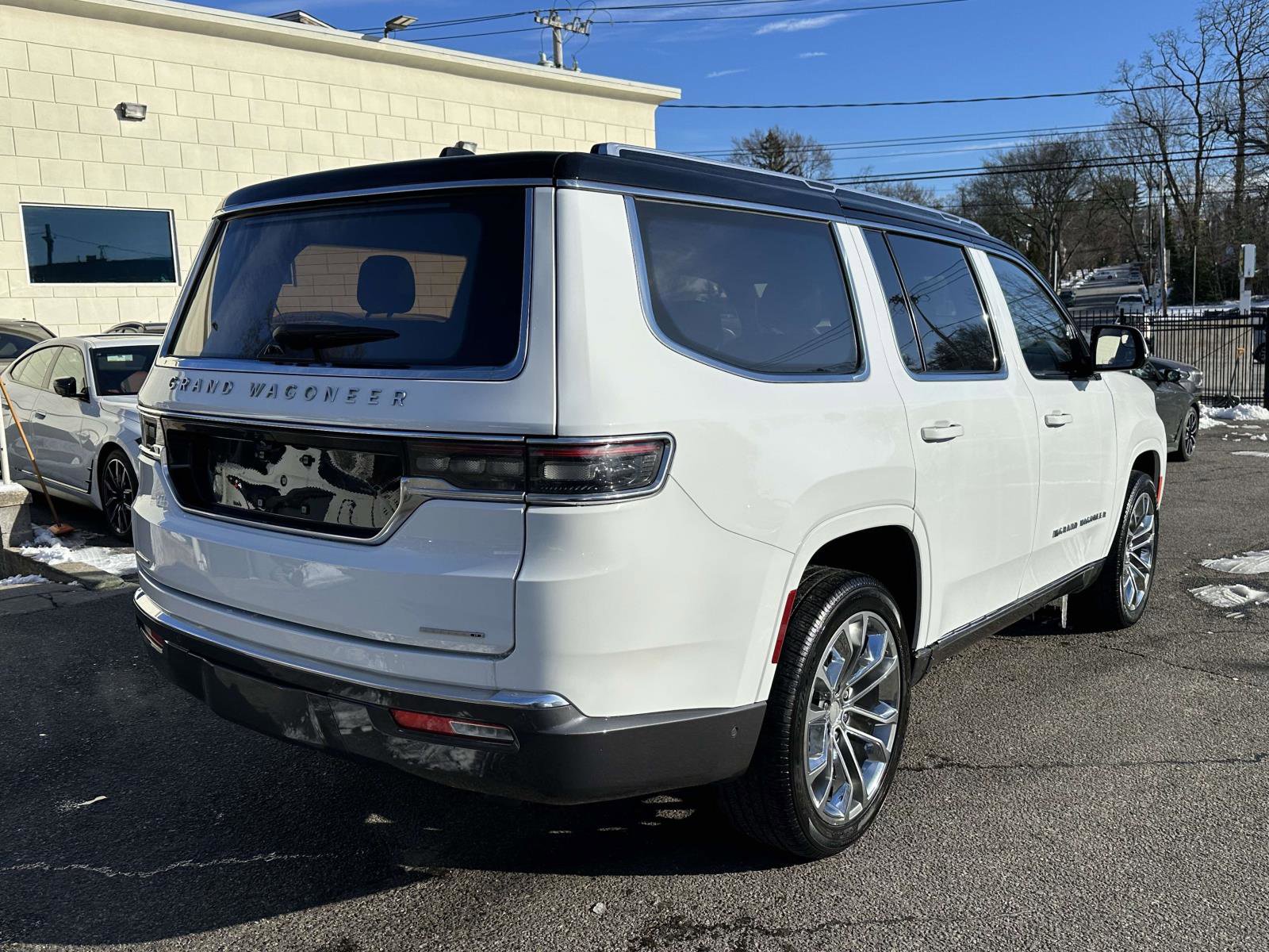 Used 2022 Jeep Grand Wagoneer Series II w/ Premium Group II AWD/4WD image 3