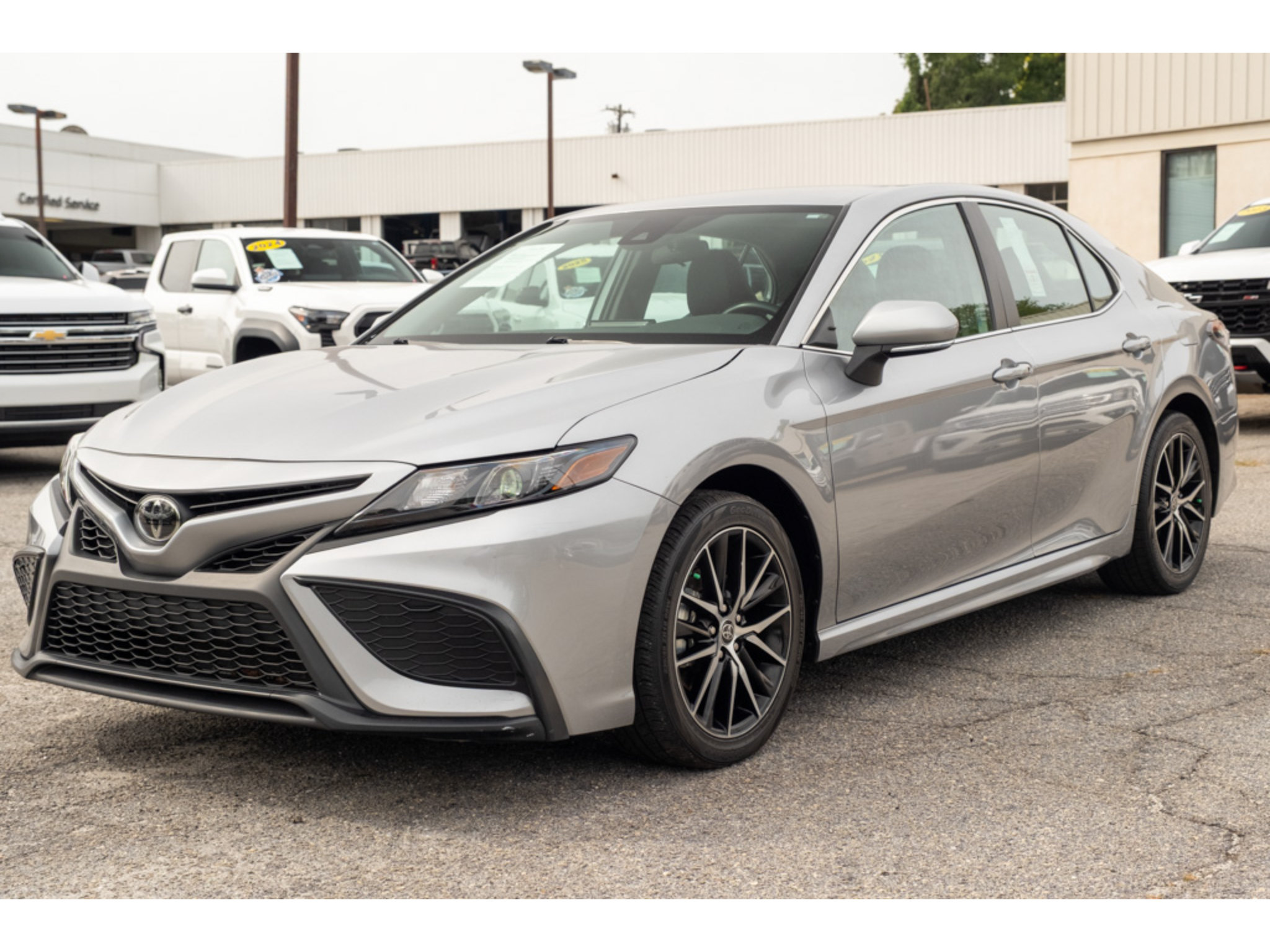 Used 2024 Toyota Camry SE FWD image 4