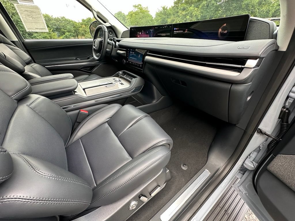 New 2027 Lincoln Navigator Reserve AWD/4WD image 23