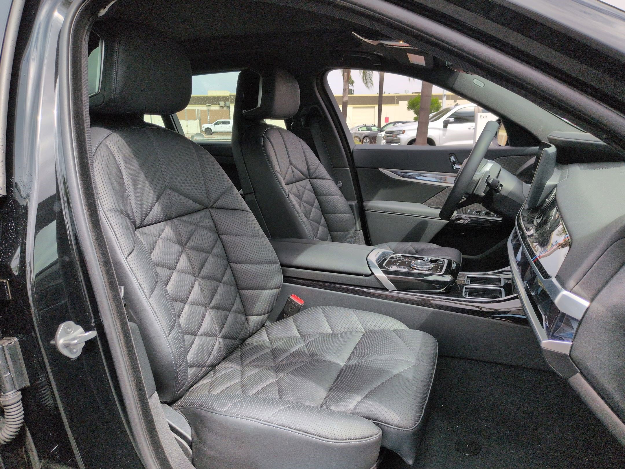 Used 2026 BMW 740i w/ Premium Package RWD image 31