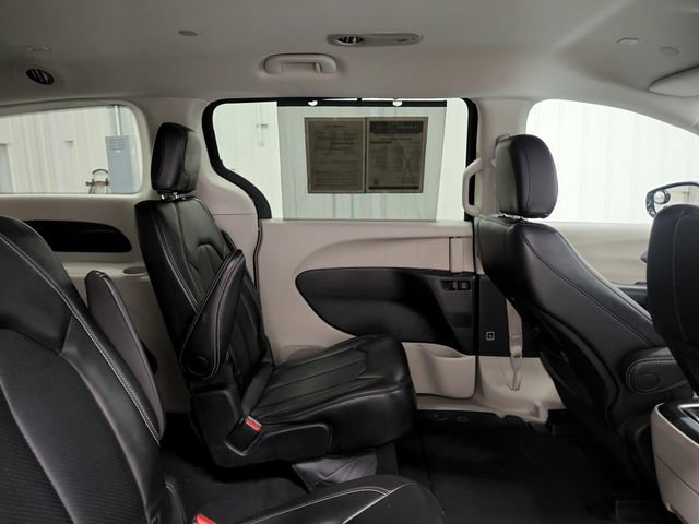 Used 2024 Chrysler Pacifica Touring-L FWD image 24